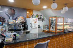 CAFETERÍA CERVECERÍA JULIA CHIVA