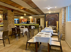 INDIAN PALACE Indian Food & Cocktails
