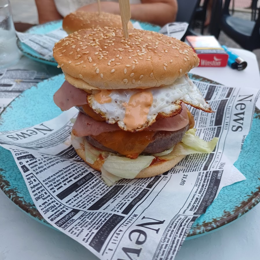 Bar Caffe 90 Bistro
