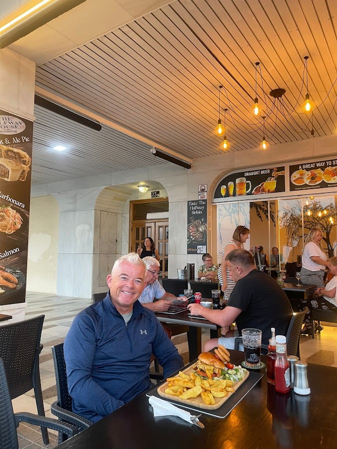 Halfway House Poniente